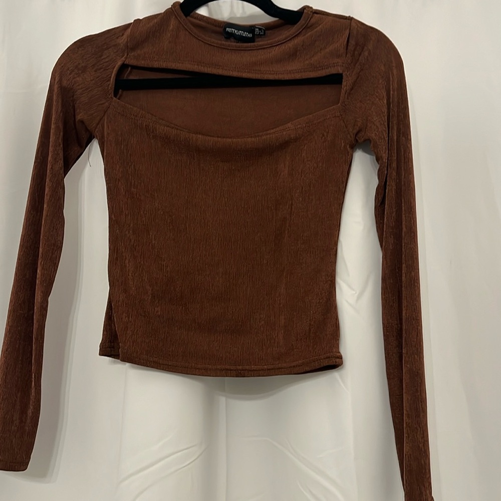 Long sleeve brown top with cut out. Perfect condition
